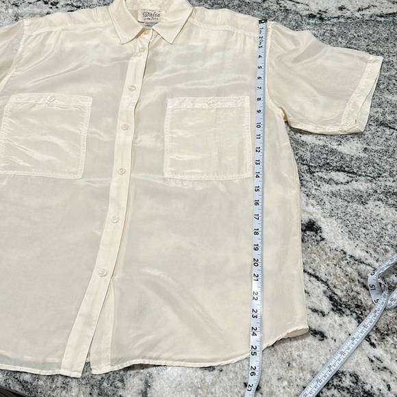 DALIA Size SM Luxe Cream 100% Silk Short Sleeve Collared Button-up top Workwear - Picture 6 of 10